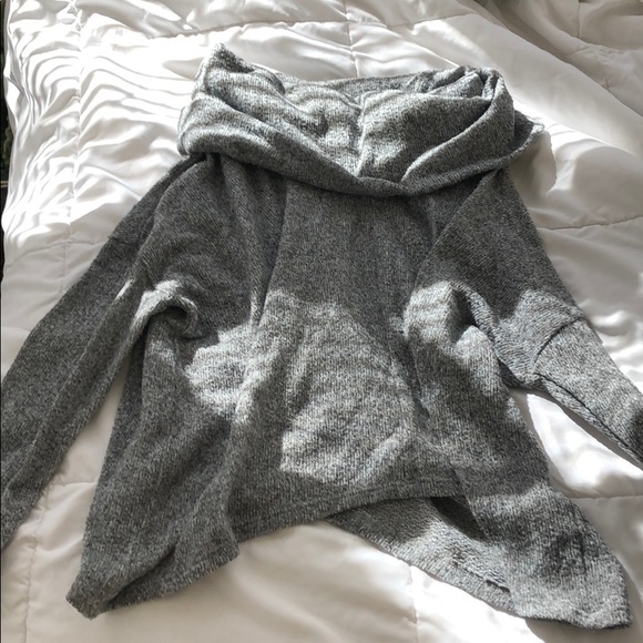 Gray cowl neck sweater - Picture 2 of 3